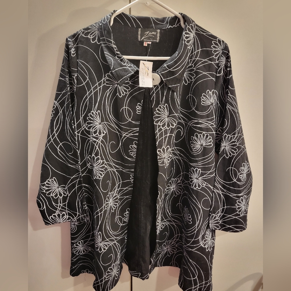 Zumi Womans Black/White S/M Jacket